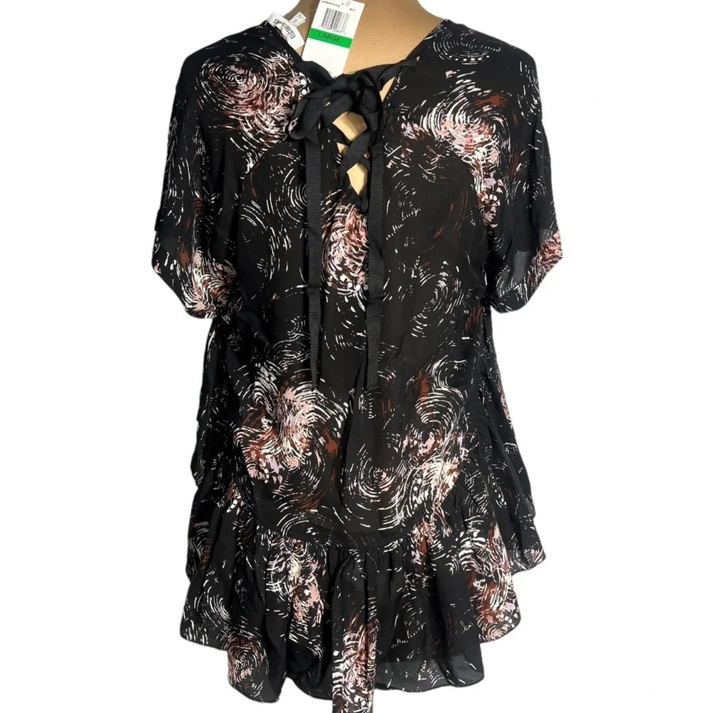 Elizabeth & James size Large
Sissy Short-Sleeve high low silk Top Black - Picture 4 of 9